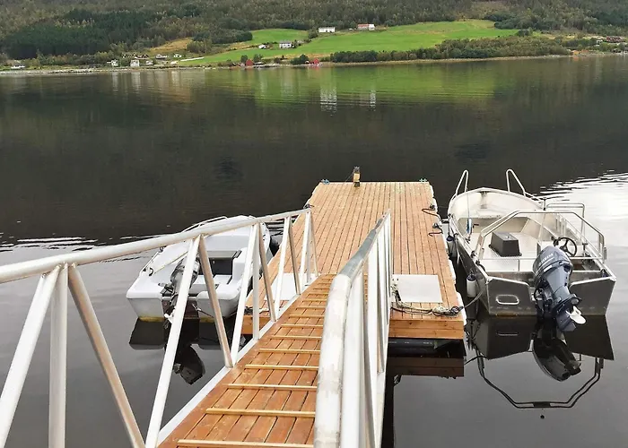 6 Person In Eidsvag-by Traum