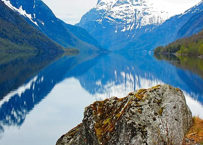 6 Person In Eidsvag-by Traum * Eidsvåg