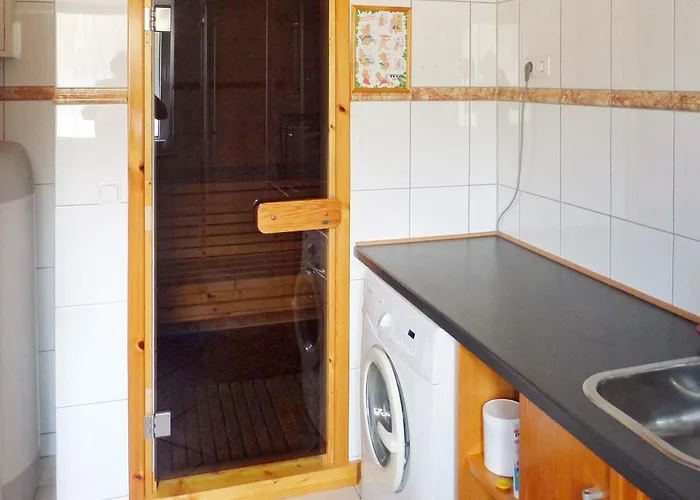 6 Person In Eidsvag-by Traum