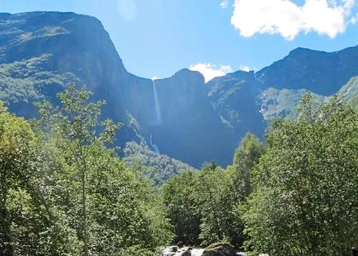 6 Person In Eidsvag-by Traum * Eidsvåg