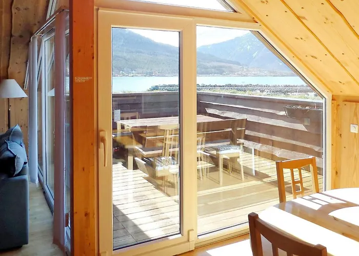 6 Person In Eidsvag-by Traum * Eidsvåg