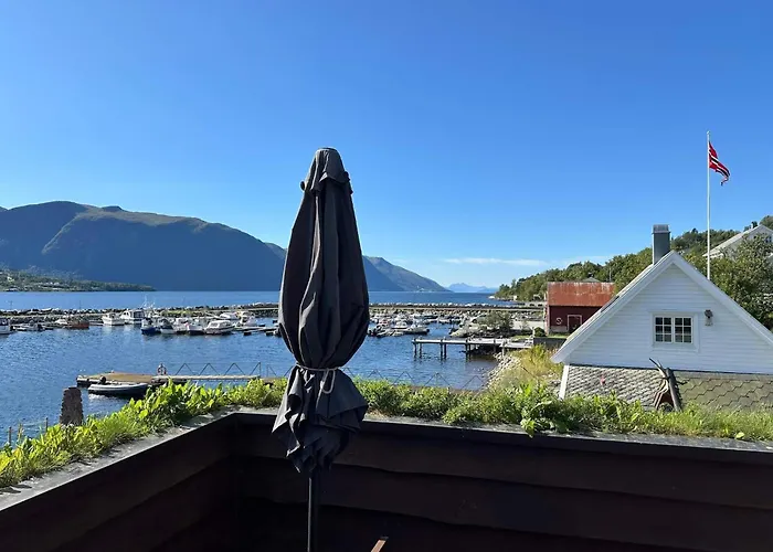 6 Person In Eidsvag-by Traum *